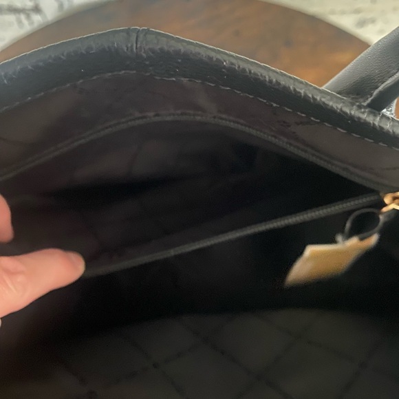 AUTHENTIC Michael Kors Mirella pebbled leather medium tote bag. - Picture 4 of 13